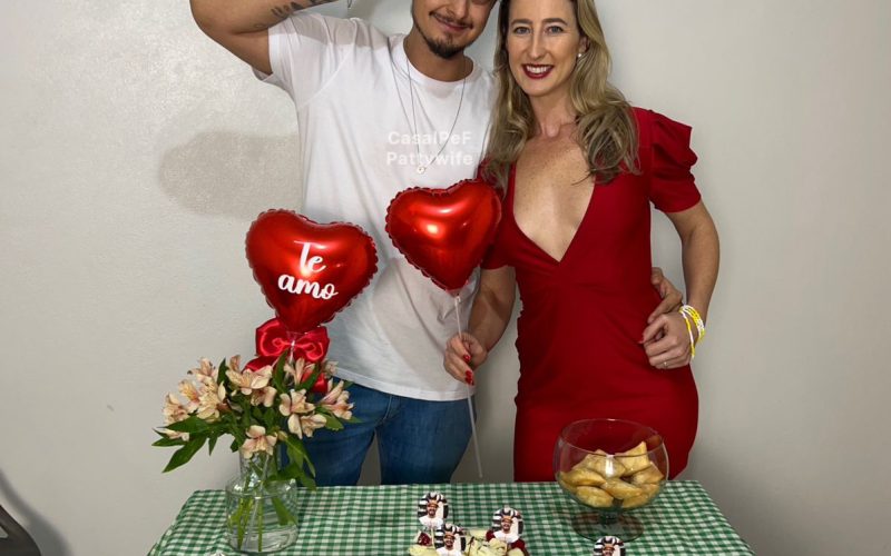 Casal celebra bodas com tema de influencer que busca título de “maior corno do mundo”